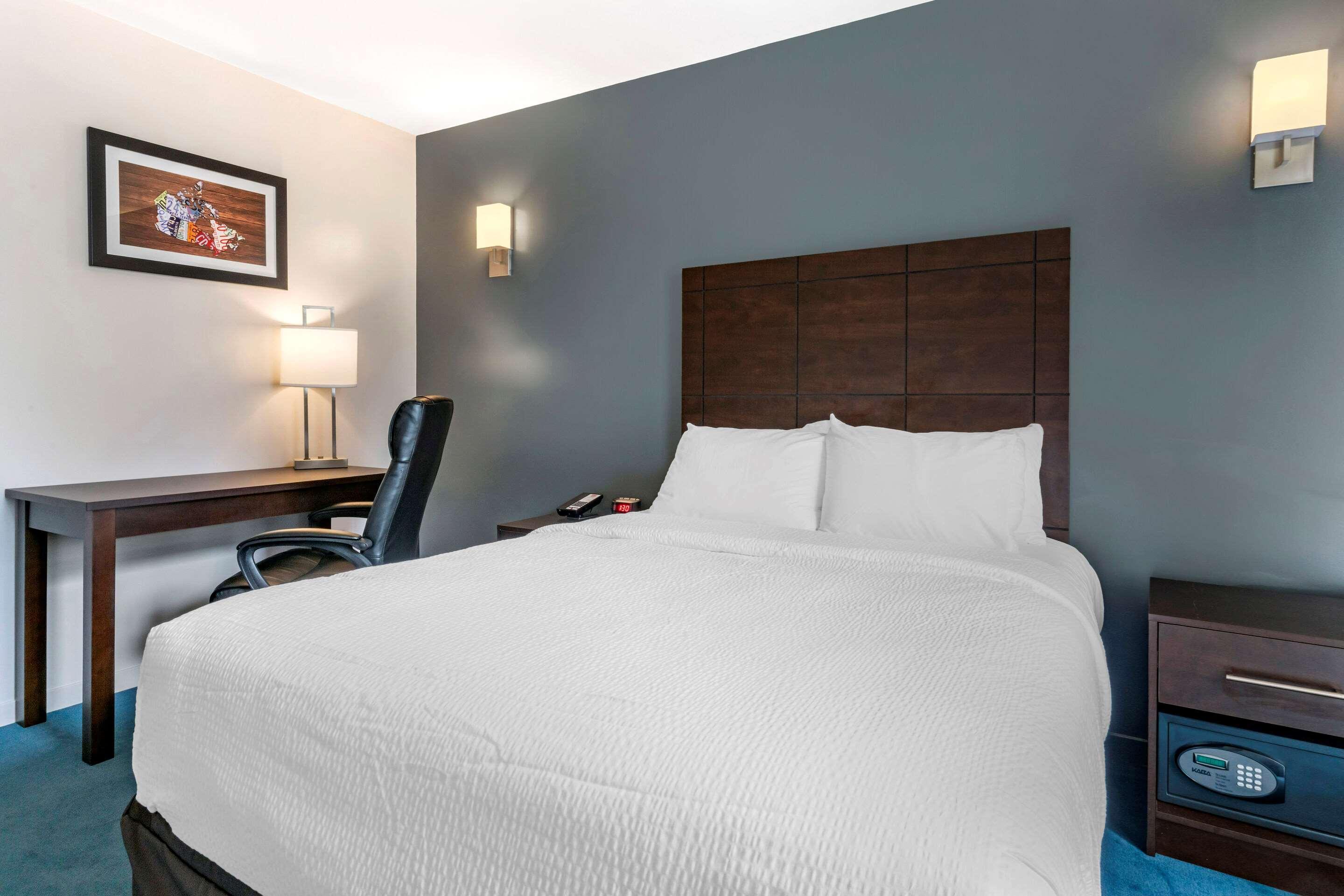 Econo Lodge Montreal Exterior photo