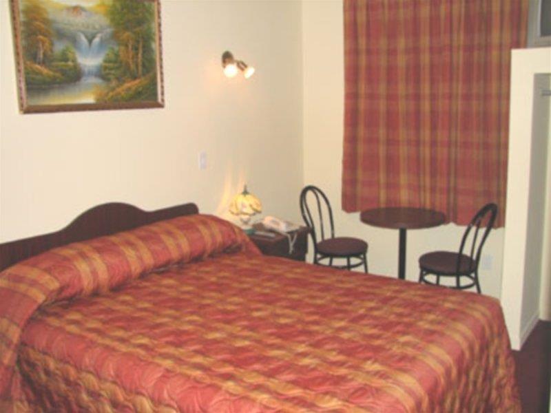 Econo Lodge Montreal Room photo